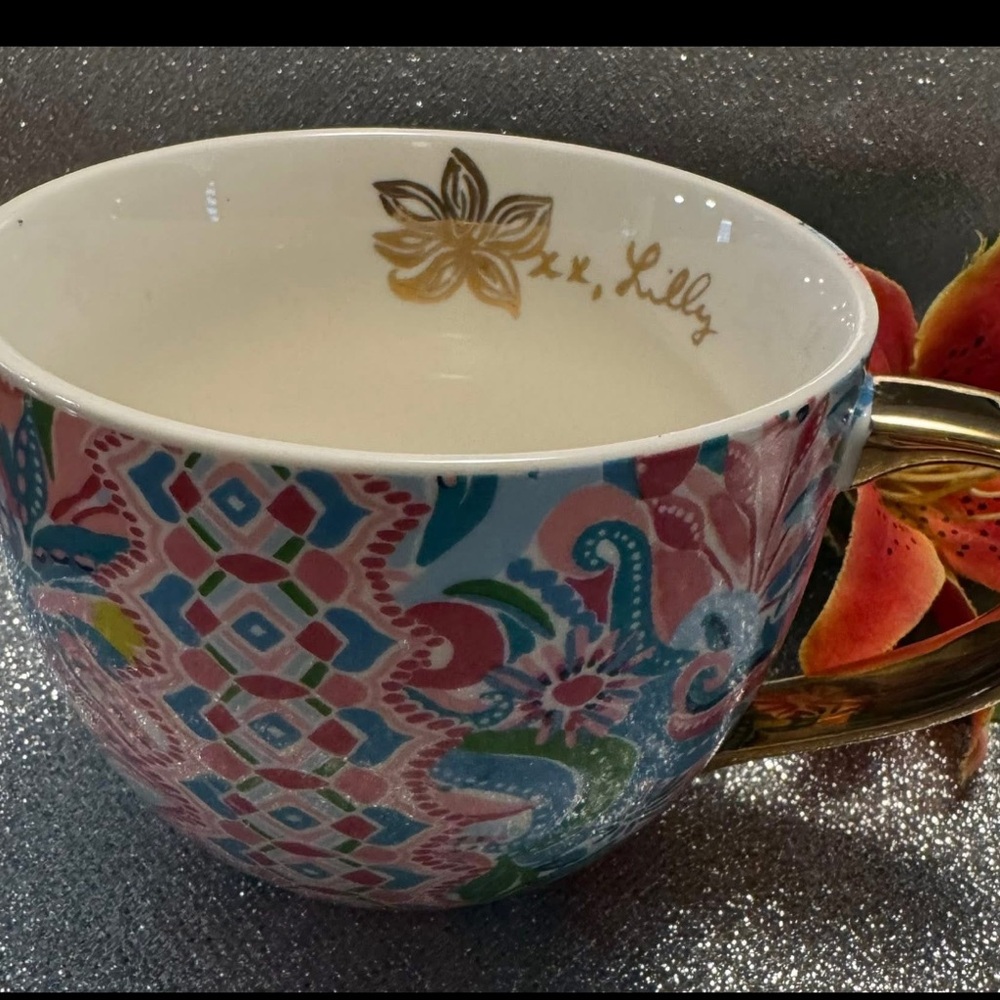 Lilly Pulitzer oversized mug w gold detail NEW